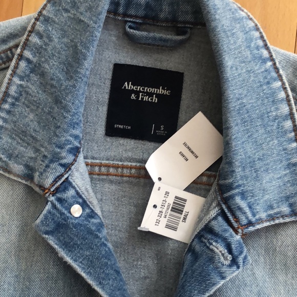Abercrombie and Fitch - womens relaxed oversized denim jacket - size small - Picture 2 of 3